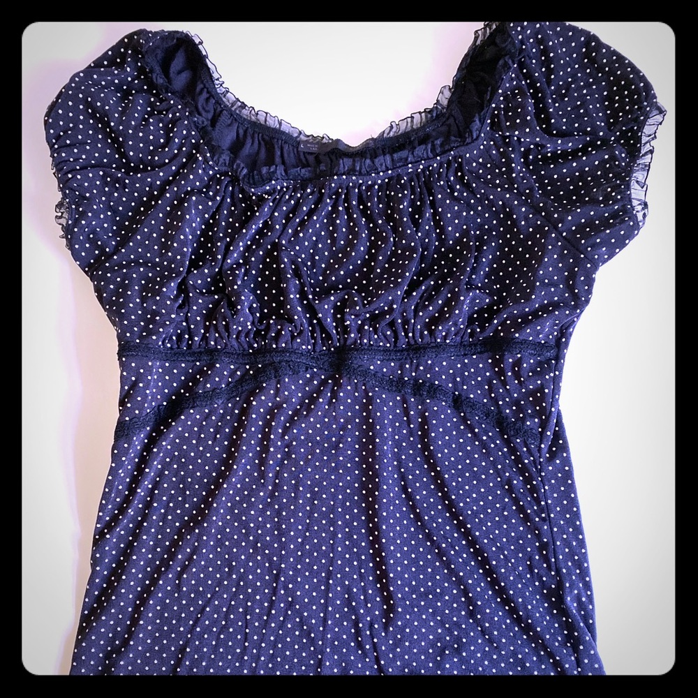 Cute polka dot top.